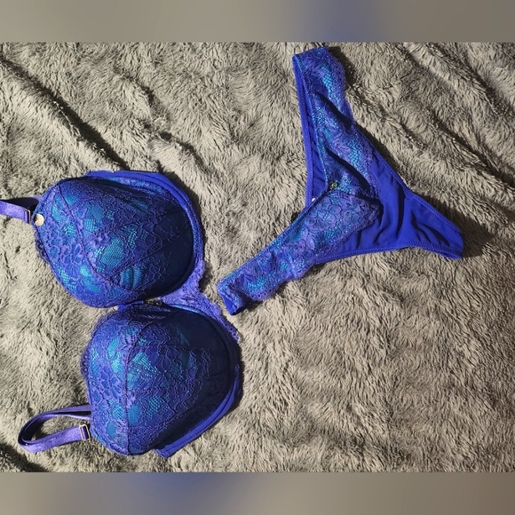 Ann Summers Sexy Plunge bra & matching sexy thong in blue lace - Picture 8 of 9